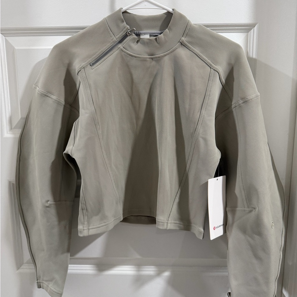 New Ribbed Luxtreme
Wide-Sleeve Pullover